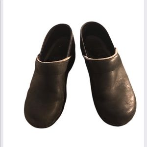 SOLD Dansko closed-back clog